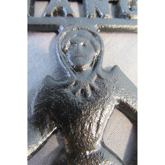 Vtg 6" Cast Iron Hang Here Cloth Pot Holder Key Holder Hooks Old Fashion Girl - Picture 6 of 6